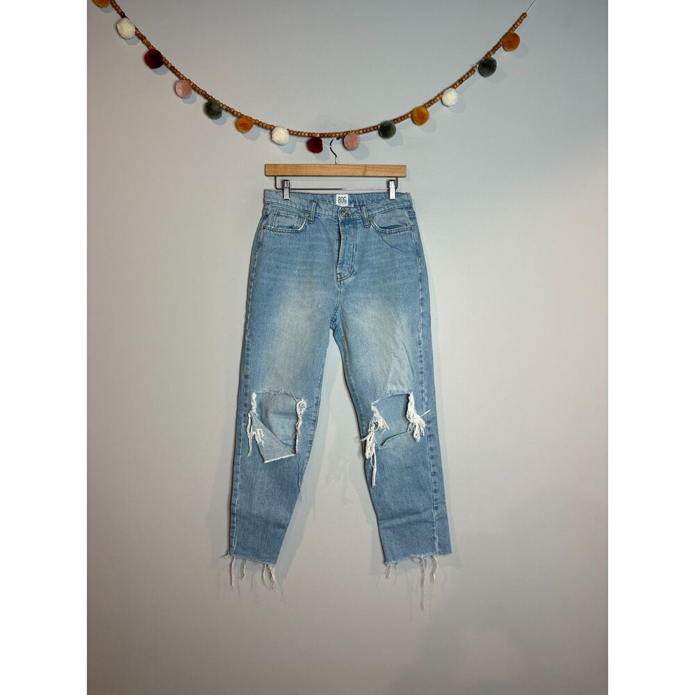 BDG distressed knee Slim Straight light jeans